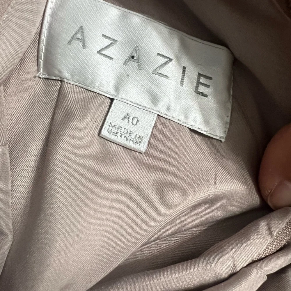 Azazie Brown Sleeveless V-Neck Maxi Gown for Weddings caja 1